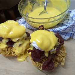 egg benedict indomie craker unique