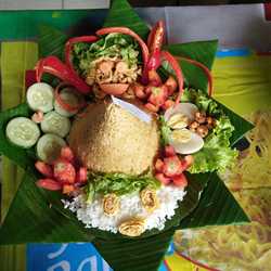 Mie Tumpeng