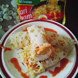 Mie kari ayam selimut roti jala 