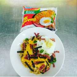 spicy noodle cheese egg & smoked beef