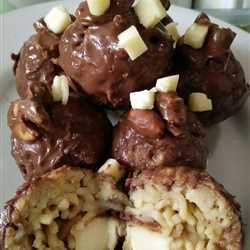 Bola-bola Indomie Keju Celup Coklat Kacang Mete
