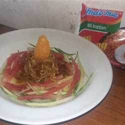 Rujak miereng (rujak mie goreng)