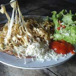 Indomie telor mozarela