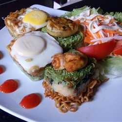 Indomie lapis seafood panggang