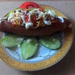 Hod dog isi indomie goreng iga penyet