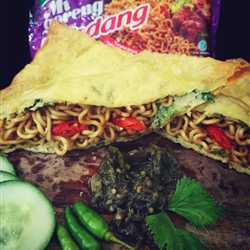 Martabak kulit segitiga Indomie..