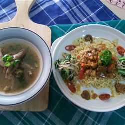 indomie ayam jamur pedas dengan kuah ceker