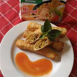 SPRINGROL INDOMIE GORENG AYAM BAWANG SAOS PEDAS ASAM MANIS