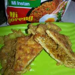 CRACKER ISI MIE GORENG