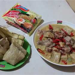 KETUPAT INDOMIE OPOR AYAM