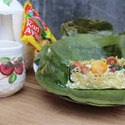 Botok Mie Kari Telur Asin