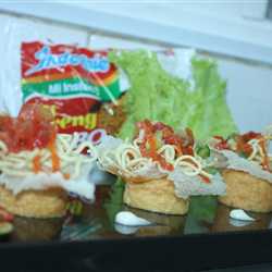 Indomie tofu with tomato salsa