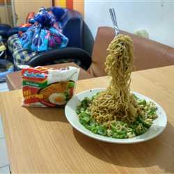 Indomie goreng oyong terbang