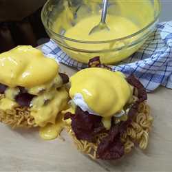 egg benedict indomie craker unique