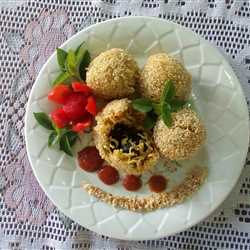 Indomie Bola Wijen isi Pusike (Pucuk Singkong Keju)