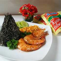 Indomie hitam with udang bakar & ayam sisit