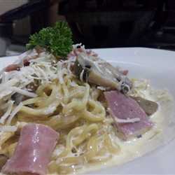 Indomie goreng carbonara