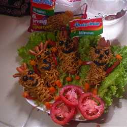 mie goreng pedas hula-hula.